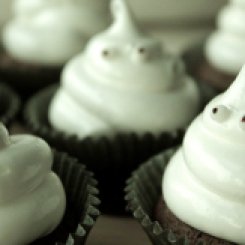 Halloween ghost cupcakes