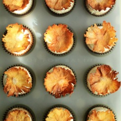Autumn pineapple flower cupcakes